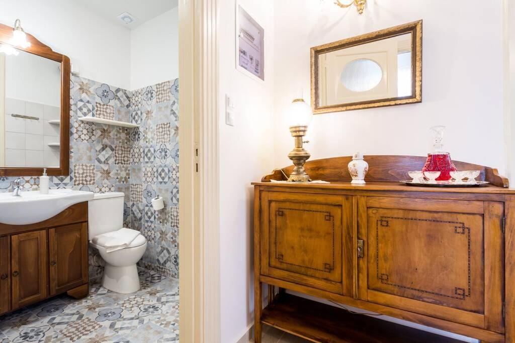Neoclassical Flat With 2 Bedrooms In Piræus Eksteriør billede